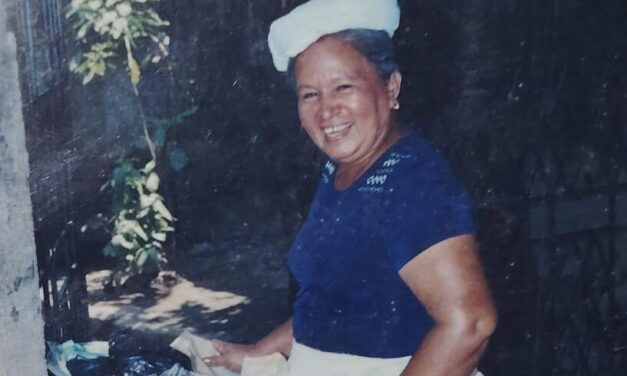 «Mi abuela vende empanadas y así me ayudó a ser licenciado en Trabajo social, ahora quiero ayudarle»