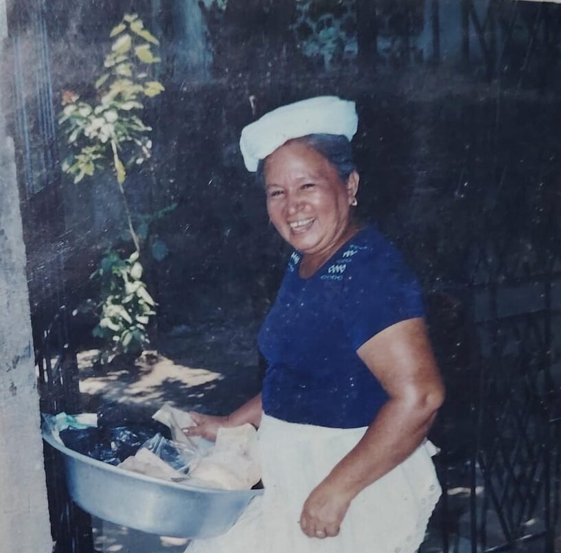 «Mi abuela vende empanadas y así me ayudó a ser licenciado en Trabajo social, ahora quiero ayudarle»