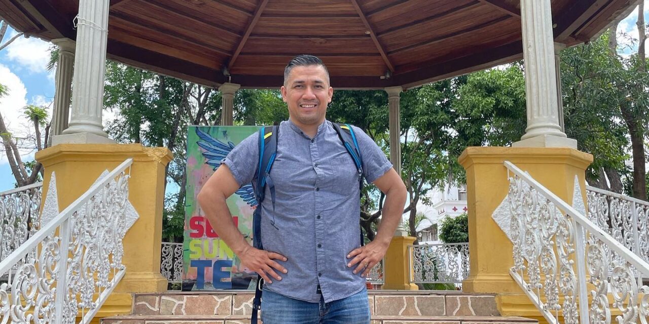Periodista migrante salvadoreño publica libro en USA.
