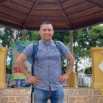 Periodista migrante salvadoreño publica libro en USA.
