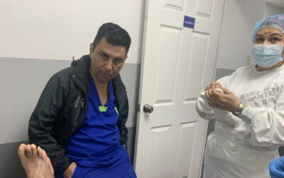 El médico de bisturí y fe