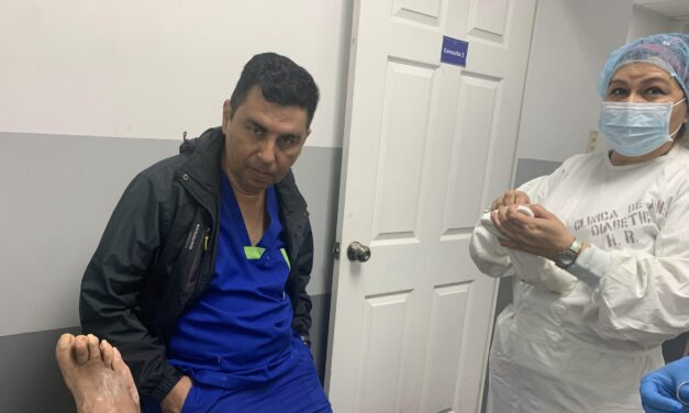 El médico de bisturí y fe