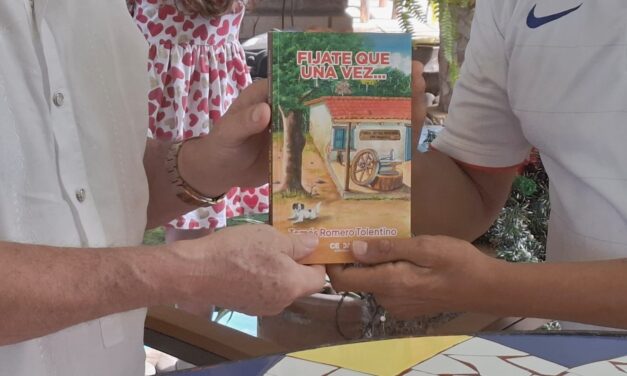 Tomás Romero Tolentino presentó “Fíjate que una vez…” en Santa Tecla