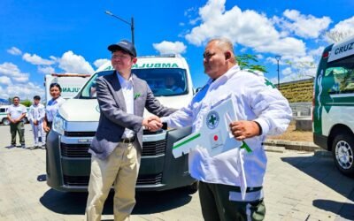 Japón entrega ambulancia a Cruz Verde Salvadoreña