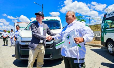 Japón entrega ambulancia a Cruz Verde Salvadoreña