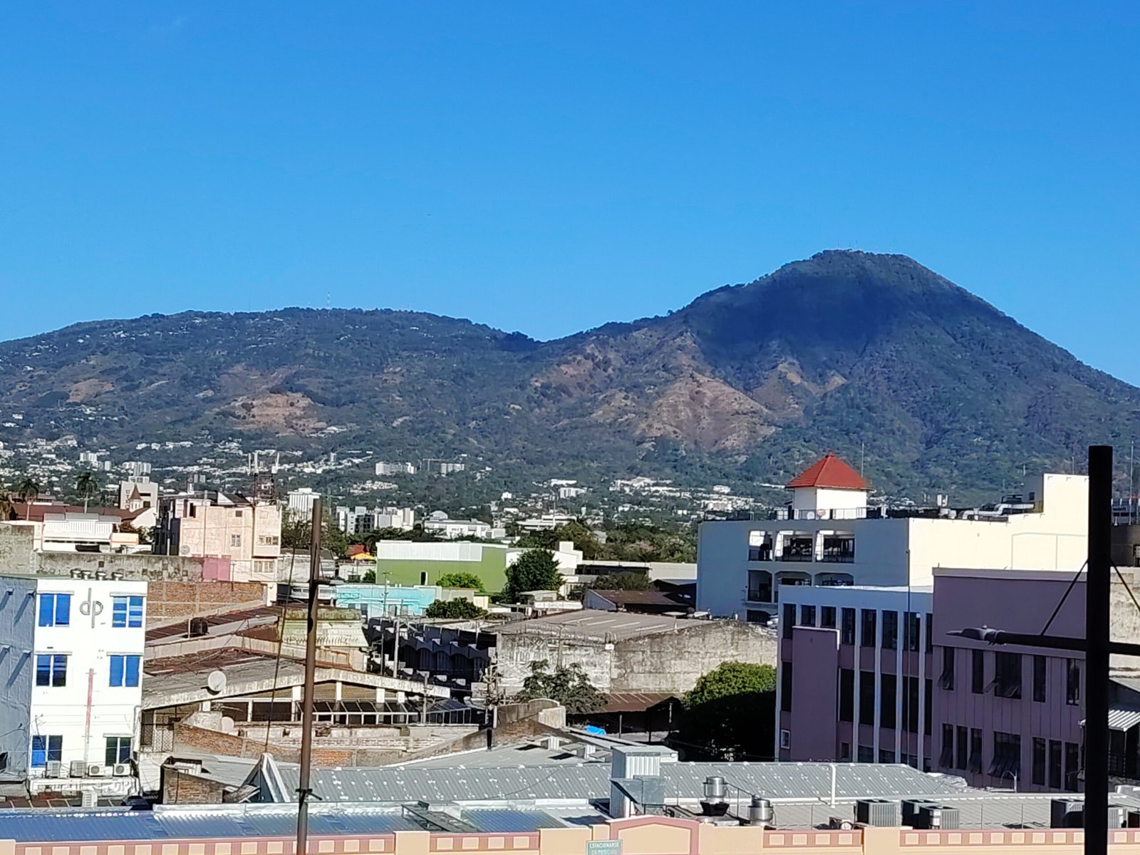 EL CALOR QUE ASFIXIA A EL SALVADOR